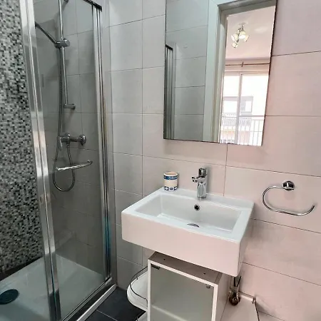Apartment Bright And Modern 2 Bedroom Pieta